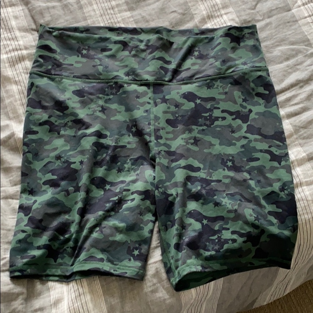 Fabletics biker shorts. Green Star camo size 3X